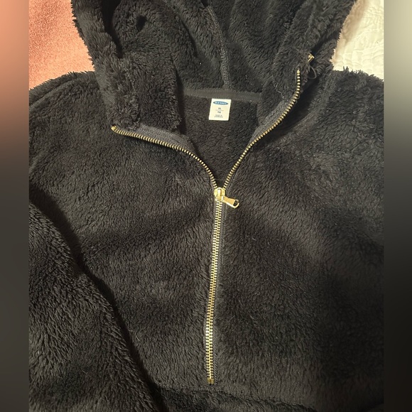 3/$15 Old Navy Half Zip Fuzzy Hoodie with Front Pocket in Black - Picture 3 of 4